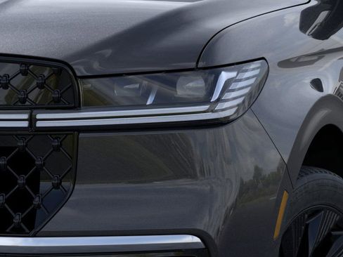 New 2026 Lincoln Navigator Reserve image 17