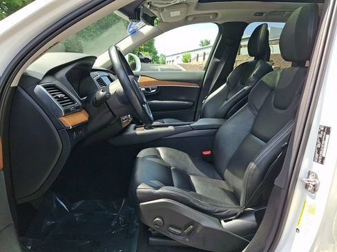 Used 2022 Volvo XC90 T6 Momentum AWD/4WD image 15