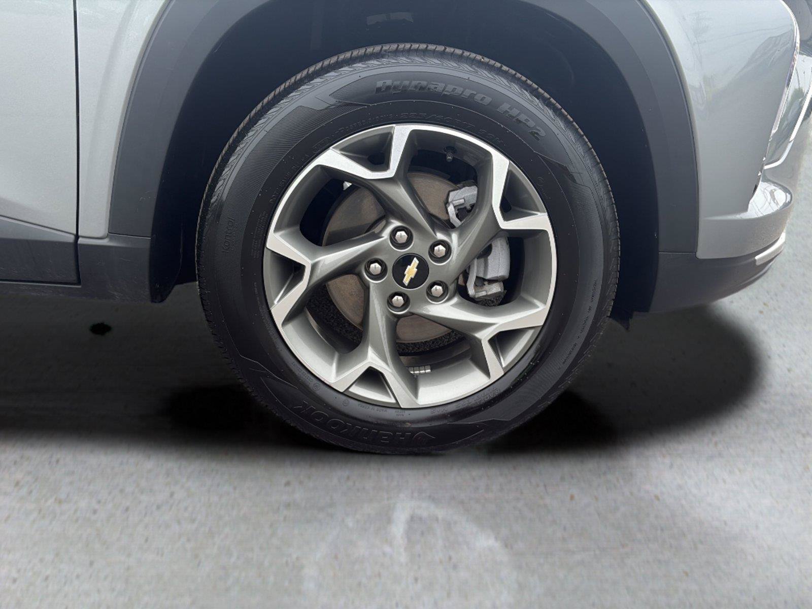 Certified 2025 Chevrolet Trax LT w/ LT Convenience Package FWD image 48