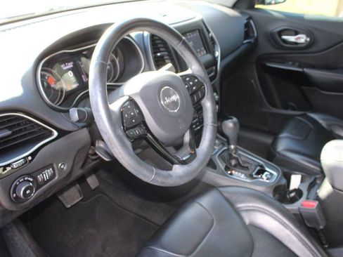 Used 2019 Jeep Cherokee Latitude Plus image 12