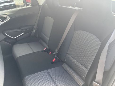 Used 2025 Kia Soul LX w/ LX Technology Package FWD image 33