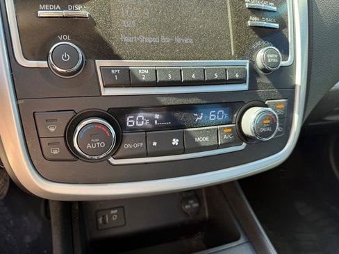 Used 2016 Nissan Altima 2.5 SV w/ Convenience Package image 11