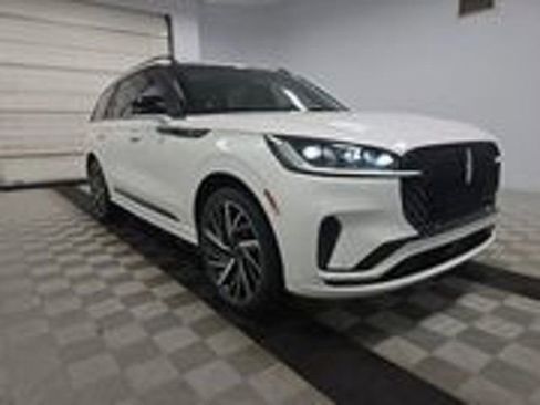Used 2025 Lincoln Aviator Black Label w/ Jet Appearance Package AWD/4WD image 2