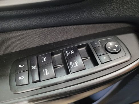 Used 2015 Jeep Cherokee Latitude w/ Comfort/Convenience Group AWD/4WD image 27