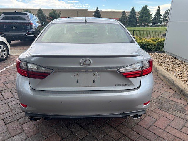 Used 2016 Lexus ES 350 w/ Luxury Package w/Wood Trim FWD image 3