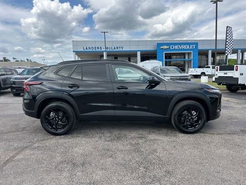New 2026 Chevrolet Trax LT w/ Sunroof Package FWD image 2