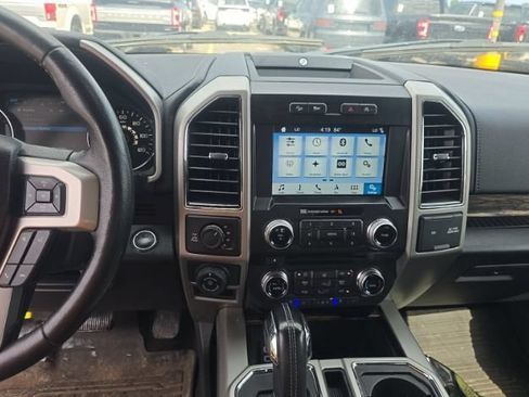 Used 2018 Ford F150 Lariat w/ Equipment Group 502A Luxury AWD/4WD image 4