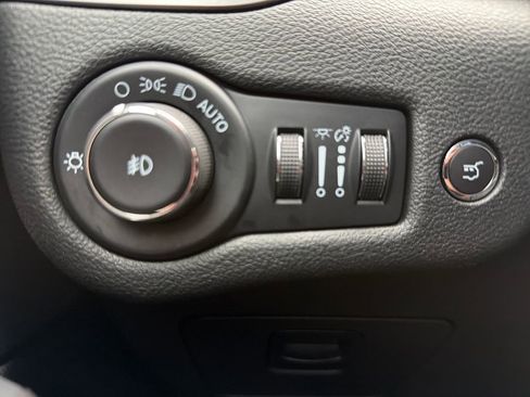 Used 2022 Jeep Cherokee Limited AWD/4WD image 49