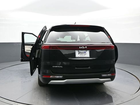 Used 2023 Kia Carnival EX image 47