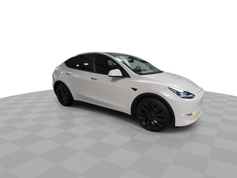 Used 2024 Tesla Model Y Performance AWD/4WD image 3