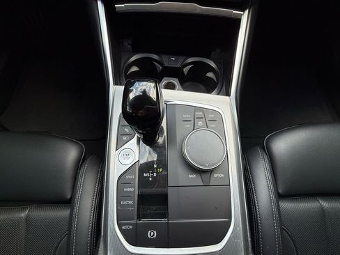 Used 2022 BMW 330e xDrive image 16