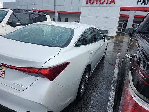 Used 2019 Toyota Avalon Limited FWD image 14