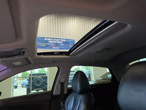 Used 2023 Hyundai Elantra Limited FWD image 15