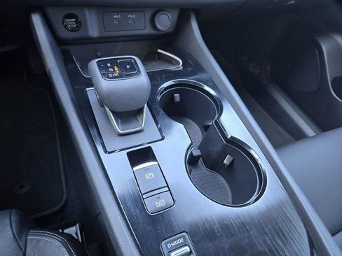 Used 2025 Nissan Rogue SL image 18