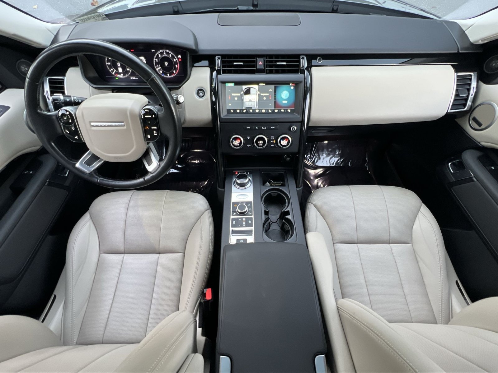 Used 2019 Land Rover Discovery SE AWD/4WD image 13