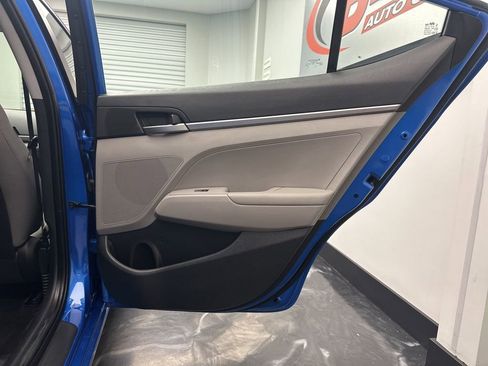 Used 2017 Hyundai Elantra SE image 12