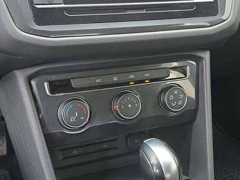 Used 2020 Volkswagen Tiguan S image 25