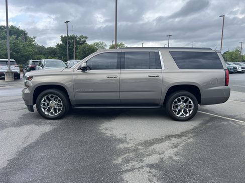 Used 2019 Chevrolet Suburban LT AWD/4WD image 10