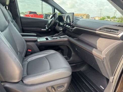 Used 2023 Toyota Sienna XSE w/ XSE Plus Package image 21