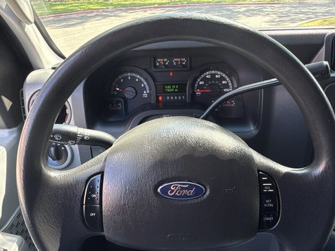 Used 2011 Ford E-350 and Econoline 350 XLT image 32