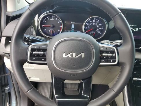 Certified 2024 Kia Carnival EX image 20