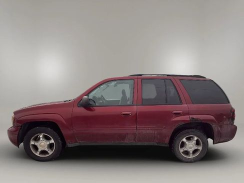 Used 2009 Chevrolet TrailBlazer LT image 2