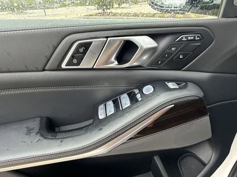Used 2023 BMW X7 M60i AWD/4WD image 29