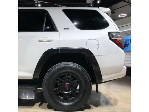 Used 2018 Toyota 4Runner SR5 Premium image 10