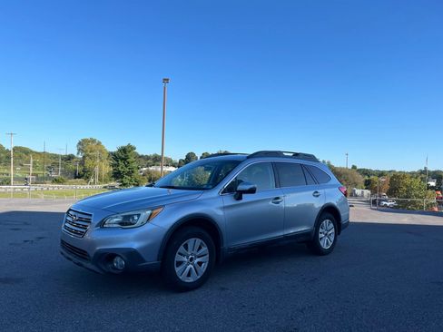 Used 2015 Subaru Outback 2.5i Premium AWD/4WD image 1
