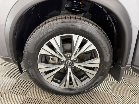 Used 2023 Nissan Rogue SV image 13