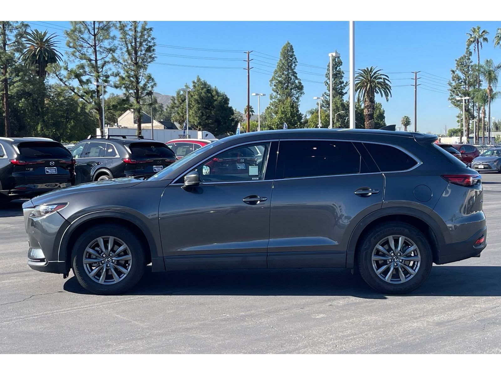 Used 2020 MAZDA CX-9 Touring w/ Touring Premium Package FWD image 2