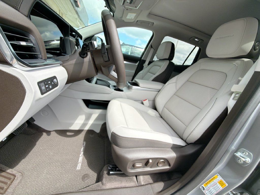 Used 2027 GMC Terrain Denali AWD/4WD image 17
