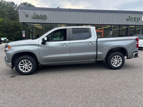 Used 2023 Chevrolet Silverado 1500 LT AWD/4WD image 5