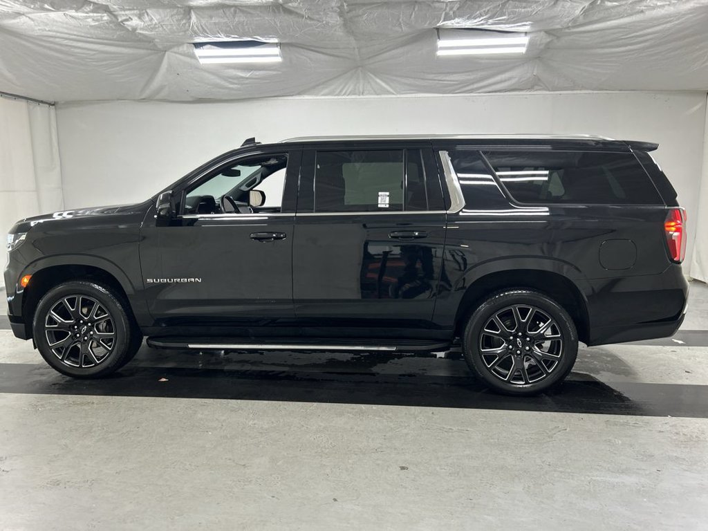 Certified 2024 Chevrolet Suburban LT w/ Luxury Package AWD/4WD image 6