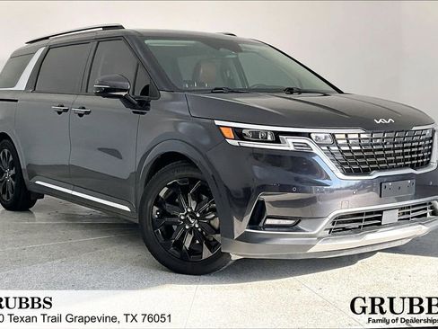 Used 2022 Kia Carnival SX Prestige image 1