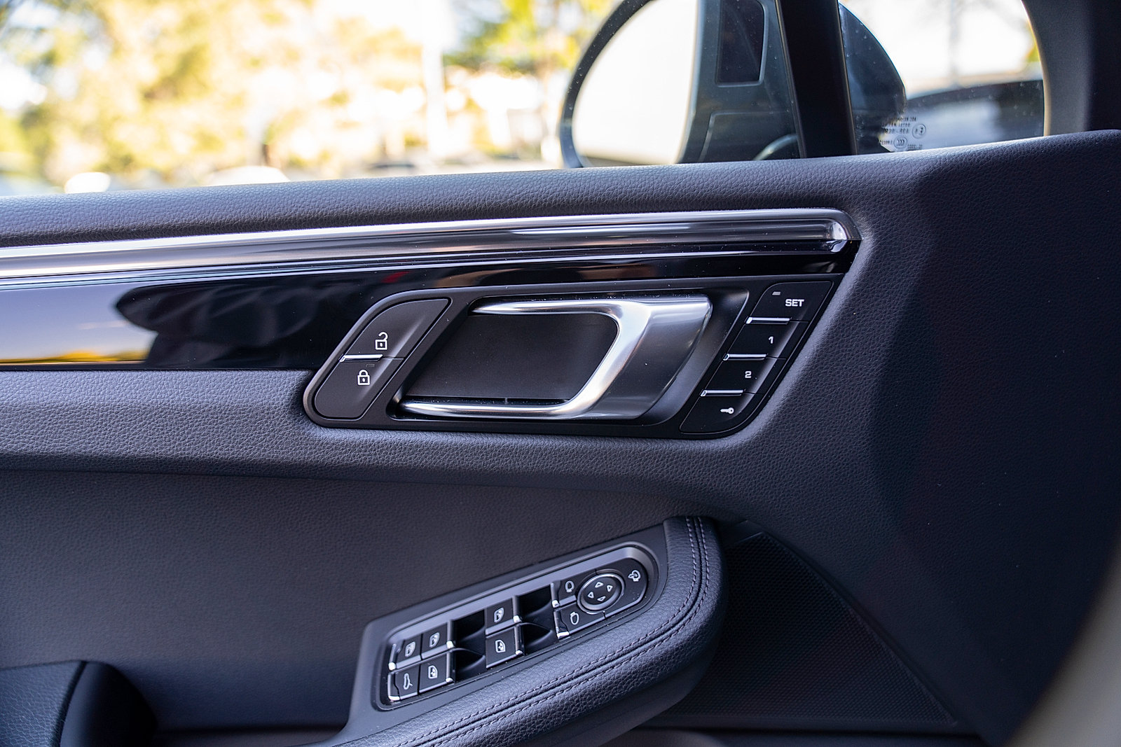 Certified 2026 Porsche Macan AWD/4WD image 17