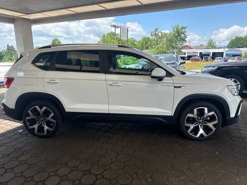 Used 2022 Volkswagen Taos SEL AWD/4WD image 5