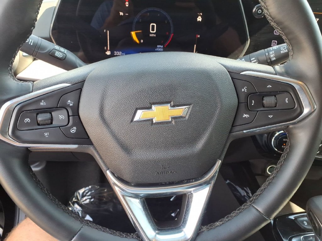 Used 2025 Chevrolet Trax LT w/ LT Convenience Package FWD image 7