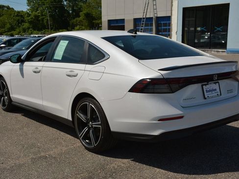 Used 2025 Honda Accord Sport image 3