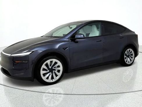 Used 2026 Tesla Model Y 2WD image 4
