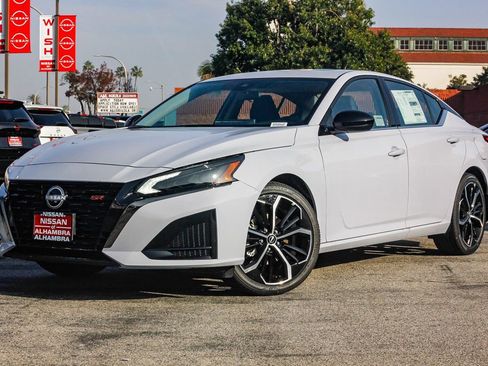 New 2025 Nissan Altima 2.5 SR w/ SR Premium Package image 2