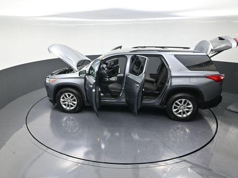 Used 2020 Chevrolet Traverse LT w/ LPO, Black Accent Package image 15
