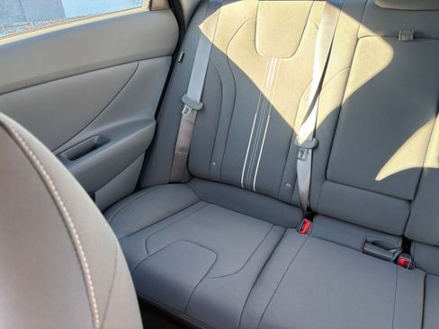 Used 2025 Hyundai Elantra SEL image 35