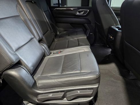 Used 2023 Chevrolet Suburban LT w/ Luxury Package image 9
