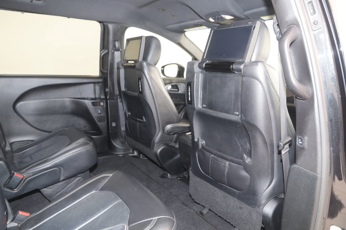 Used 2019 Chrysler Pacifica Touring-L Plus w/ S Appearance Package FWD image 15