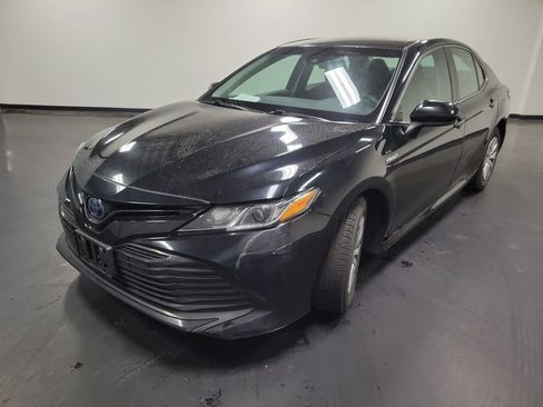 Used 2018 Toyota Camry LE image 4