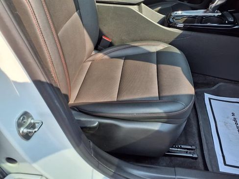 Used 2025 Chevrolet Trax RS w/ Sunroof Package FWD image 47