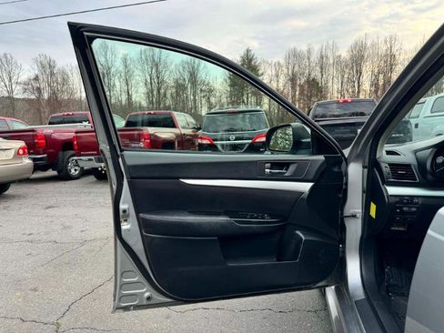 Used 2011 Subaru Legacy 2.5i Premium w/ Popular Equipment Group 2C image 9