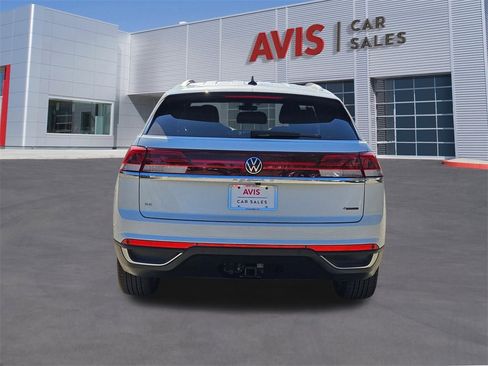 Used 2025 Volkswagen Atlas Cross Sport SE image 4