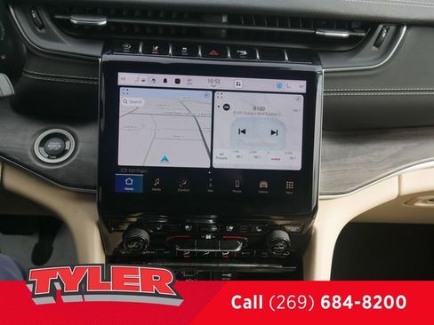 Certified 2022 Jeep Grand Cherokee Limited w/ Luxury Tech Group II AWD/4WD image 46